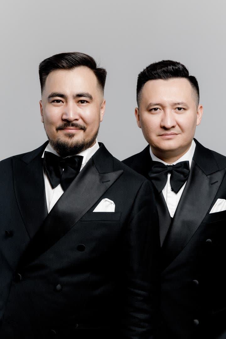 Дуэт ведущих Нурлан и Олжас в проекте «Женщинал Geographic»