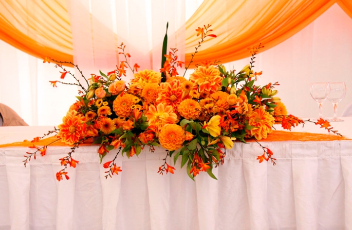 оранжевый цвет на свадьбе