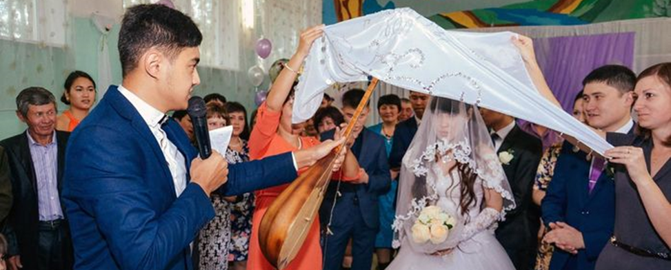 Казахская свадьба на казахском языке. Беташар той. Обряд беташар. Свадьба в Казахстане. Казахская свадьба.
