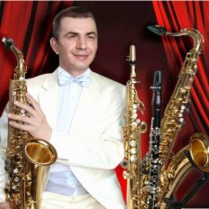 Саксофонист Евгений