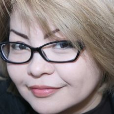 Ведущая Ляззат Кудайберген